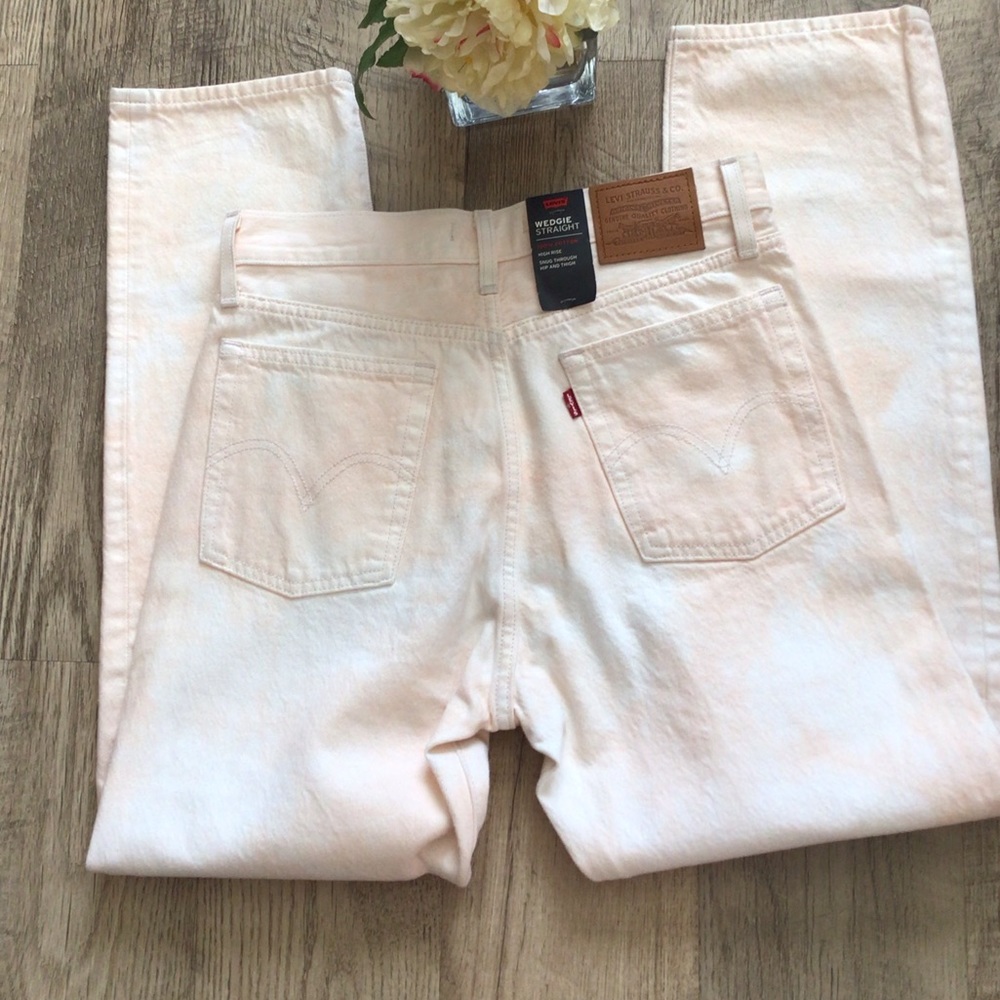 Levi’s Wedgie Hi Rise Straight Cropped🎀🎀 - Picture 2 of 13